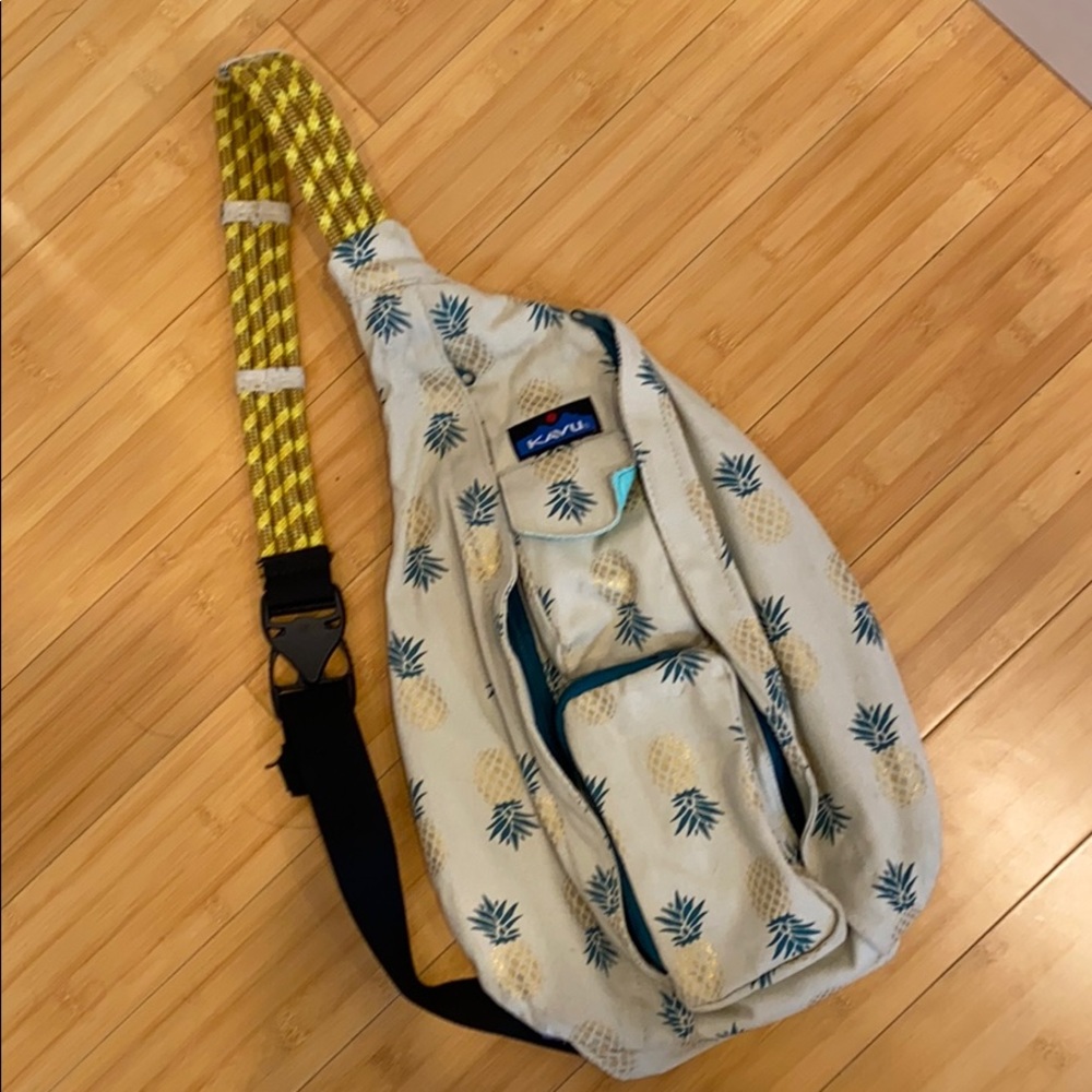 Kavu pineapple sling bag